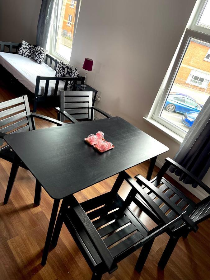 Entire Pinkapt - Free Parking - Up To 4 Guests - 3 Beds - Close To City Centre Belfast Ngoại thất bức ảnh
